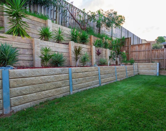 Learn why FARE Outdoor Construction is the top choice for retaining walls in Vestavia Hills. Superior craftsmanship and reliable service for your retaining wall needs. Retaining walls near me.