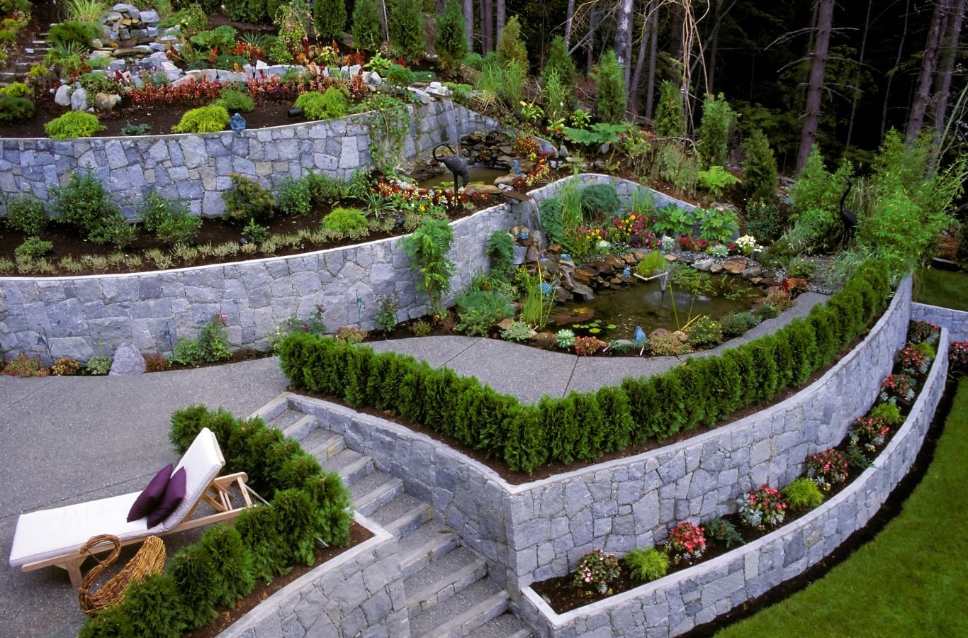 Discover the advantages of retaining walls in Vestavia Hills by FARE Outdoor Construction. Improve erosion control and add visual appeal to your property.