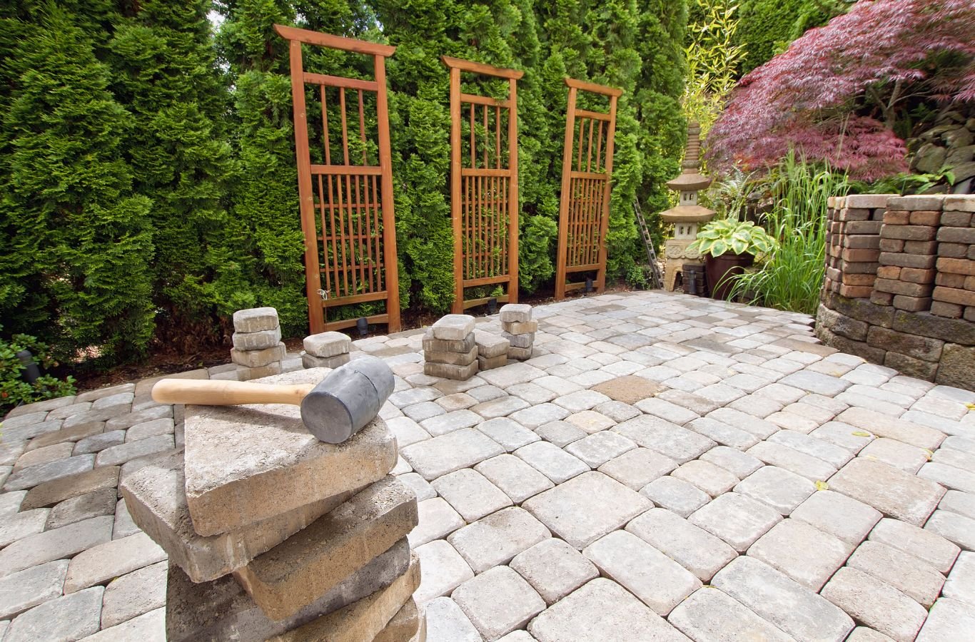 Discover why FARE Outdoor Construction is the best choice for hardscaping services in Vestavia Hills. Top-quality work and exceptional service for your hardscaping needs. Hardscaping services near me.