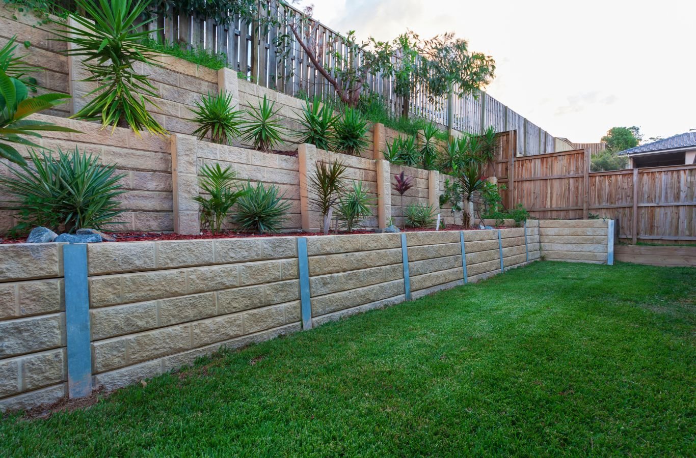 Learn why FARE Outdoor Construction is the top choice for retaining walls in Vestavia Hills. Superior craftsmanship and reliable service for your retaining wall needs. Retaining walls near me.